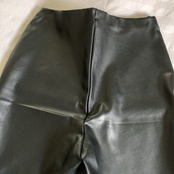Faux leather shorts - Picture 3 of 3